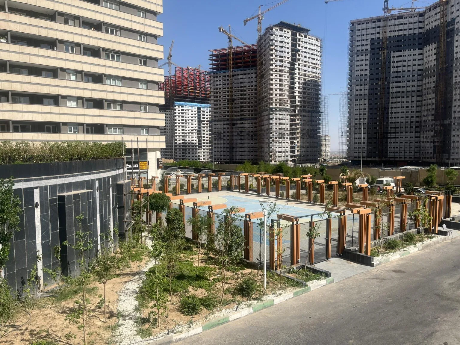 بازدید و مشاوره از فضای سبز برج G3 منطقه 22